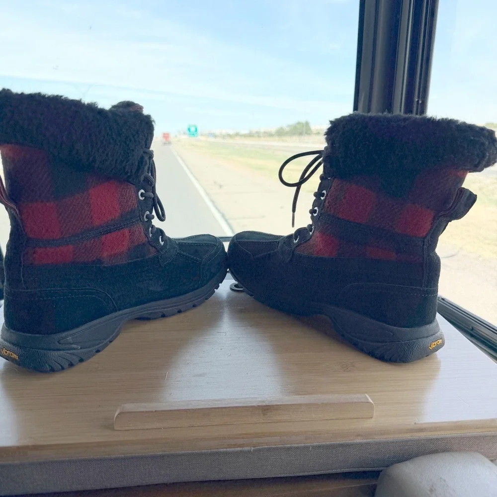 UGG Men 9.5 Butte Redwood Winter Snow Boots Waterproof Buffalo Plaid Mountain
